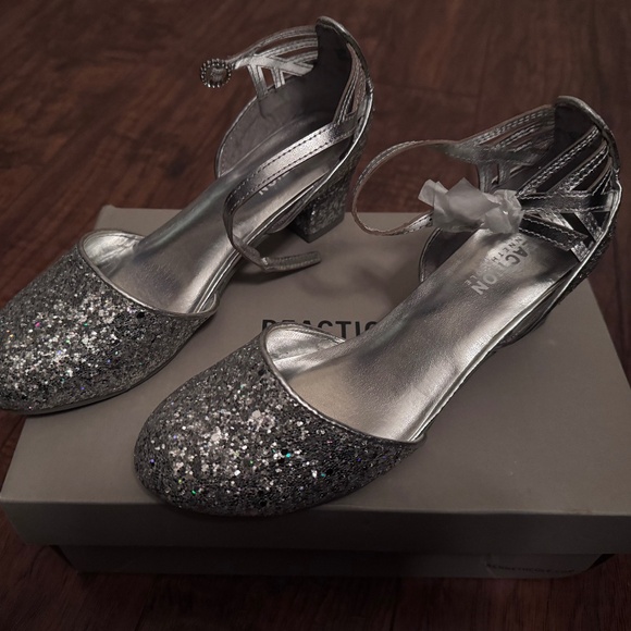 Kenneth Cole Sarah Shine Dress shoe NWT - Picture 2 of 3